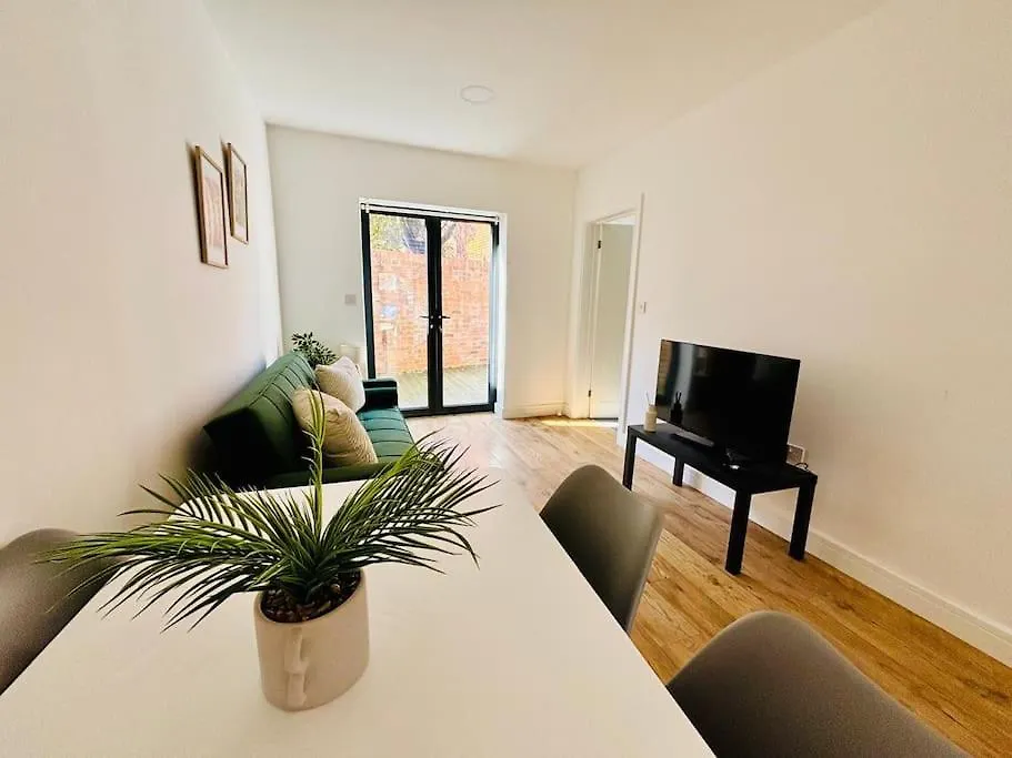 Apartment 13 Gloucester Quays, Central Location 0*,