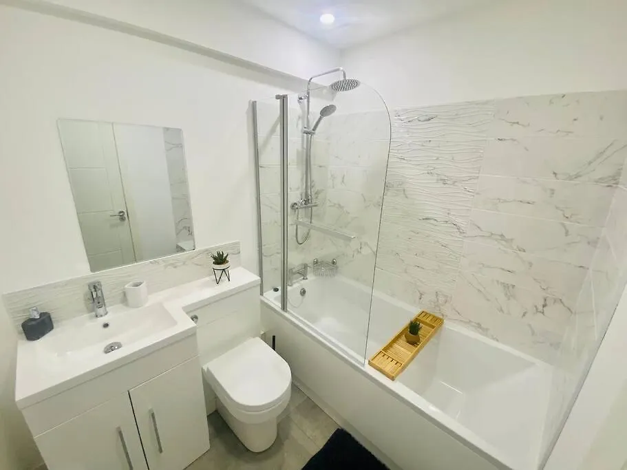 Apartment 13 Gloucester Quays, Central Location
